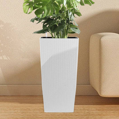 Planter With Automatic Watering System